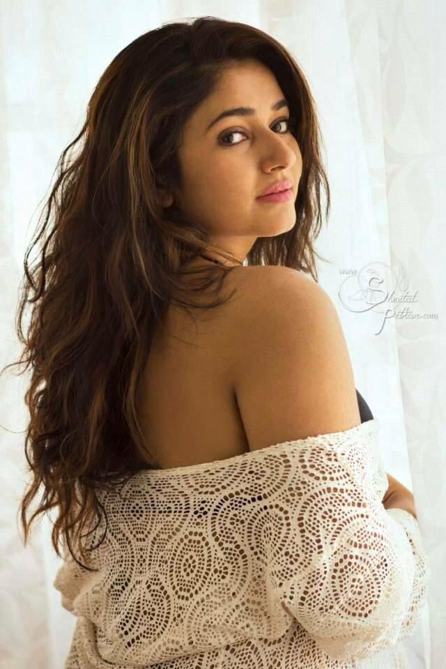 poonam-bajwa-gallery