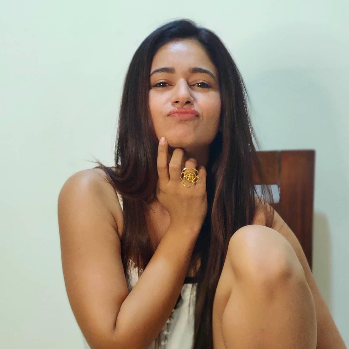 poonam-bajwa-gallery