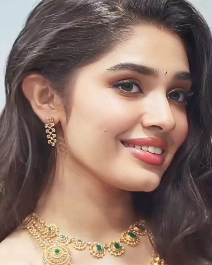 krithi-shetty-actress-cute-photos