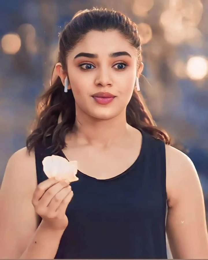 krithi-shetty-actress-cute-photos