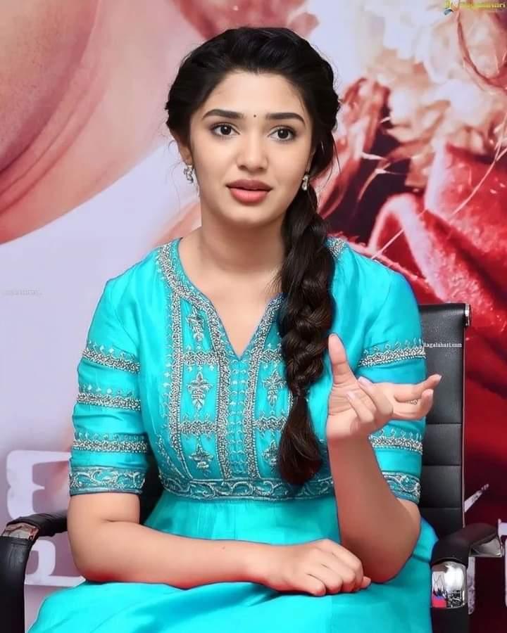 krithi-shetty-actress-cute-photos