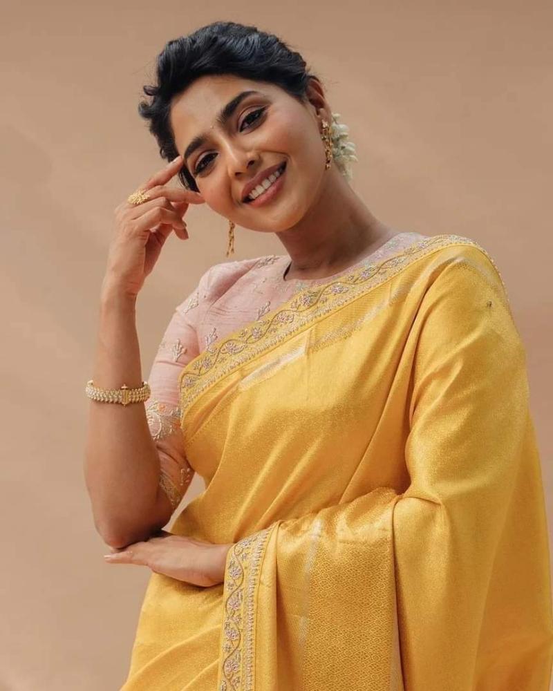 aishwarya-lekshmi-radiates-beauty-in-this-stunning-pkc