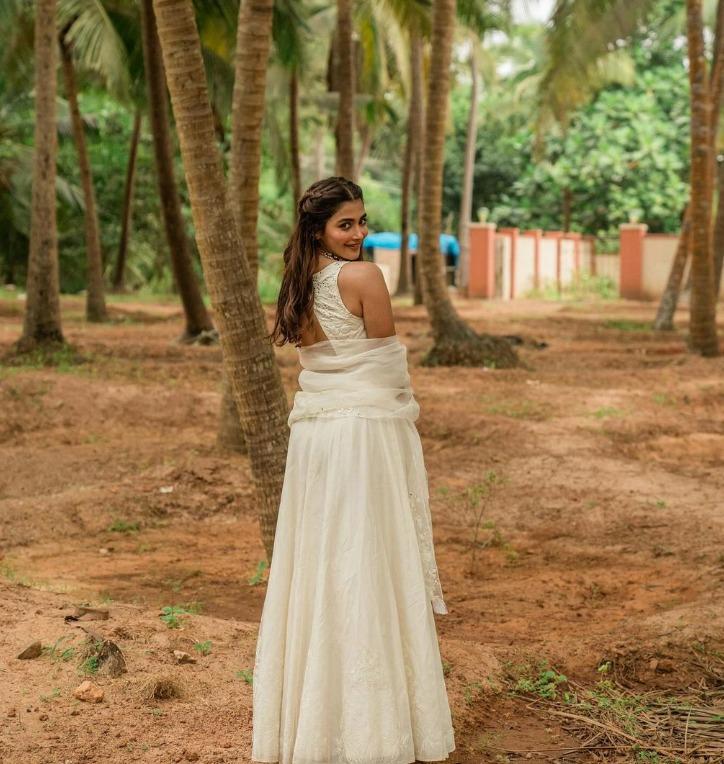 pooja-hegde-insta-photos-viral