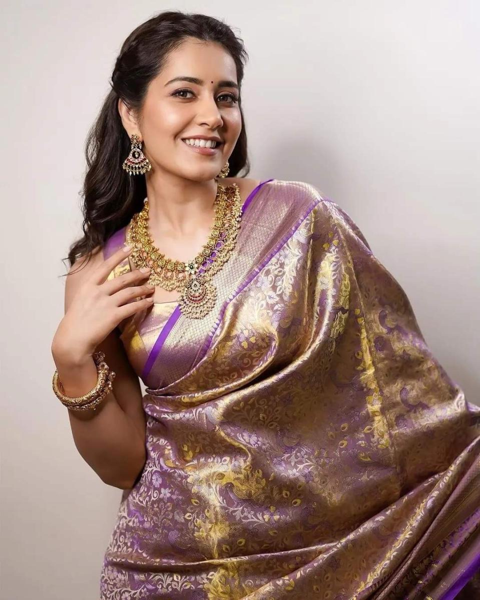 raashi-khanna-shines-in-her-stunning-saree-attire-radiating-timeless-elegance-throwback