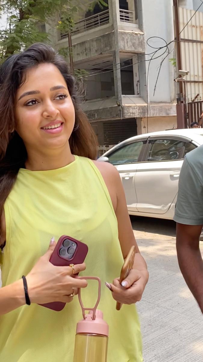 tejasswi-prakash-spotted-at-a-yoga-class