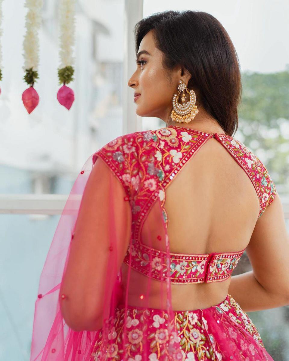 ramya-pandian-latest-hot-photos