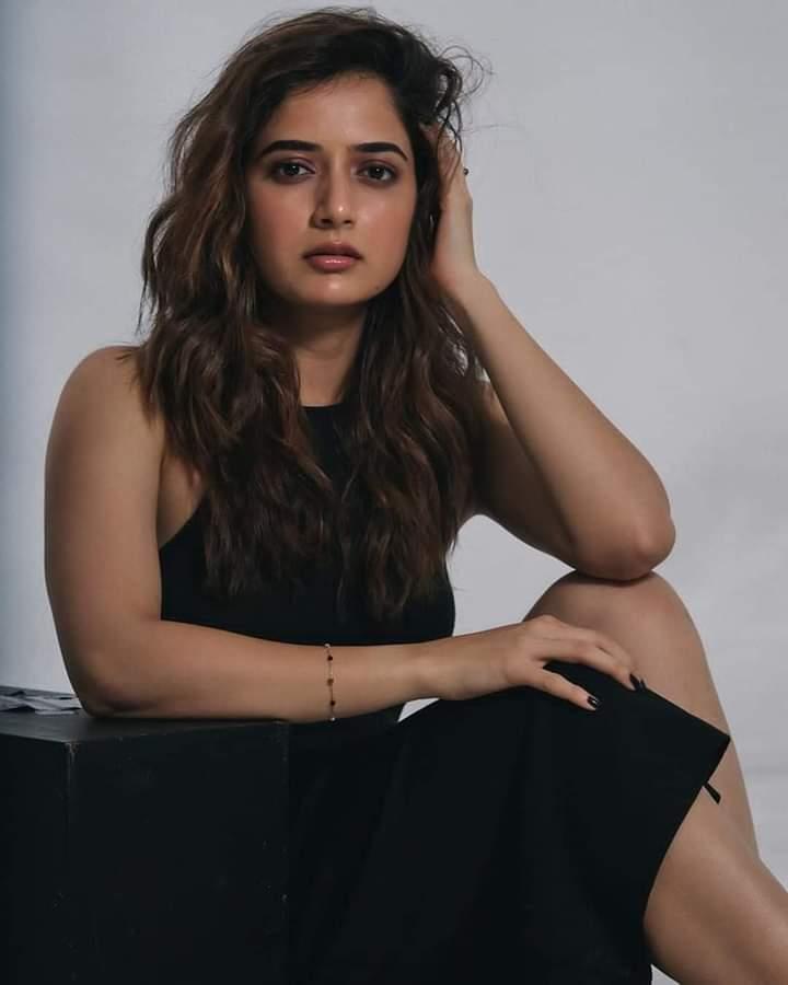 ashika-ranganath-hot-photos