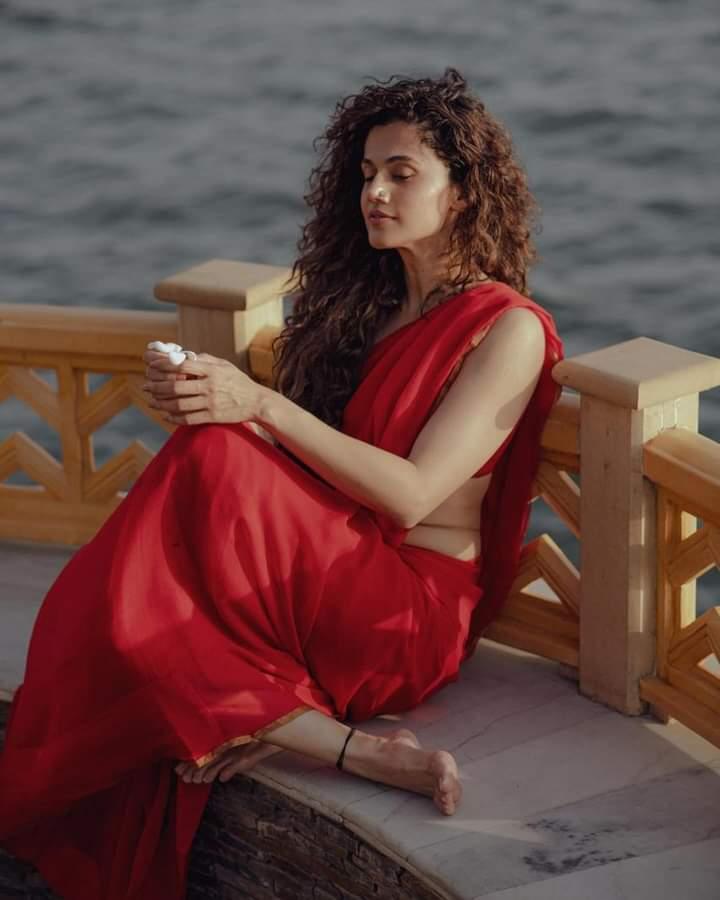 taapsee-pannu-hot-photos