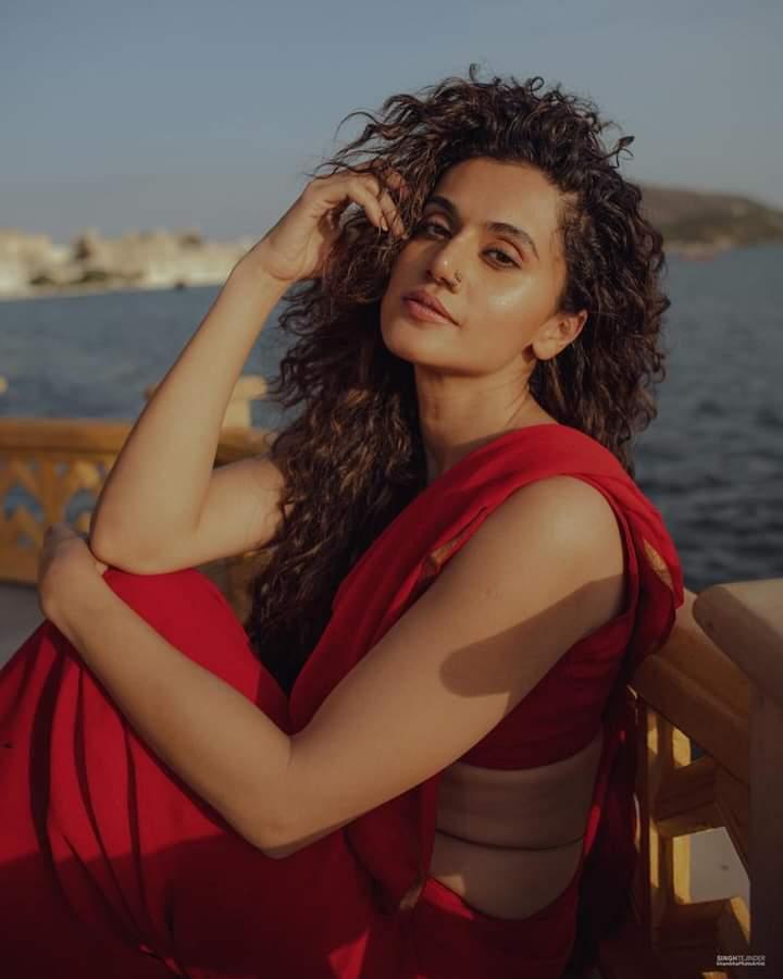 taapsee-pannu-hot-photos
