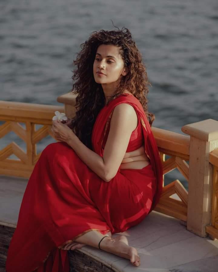 taapsee-pannu-hot-photos