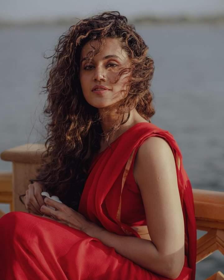 taapsee-pannu-hot-photos