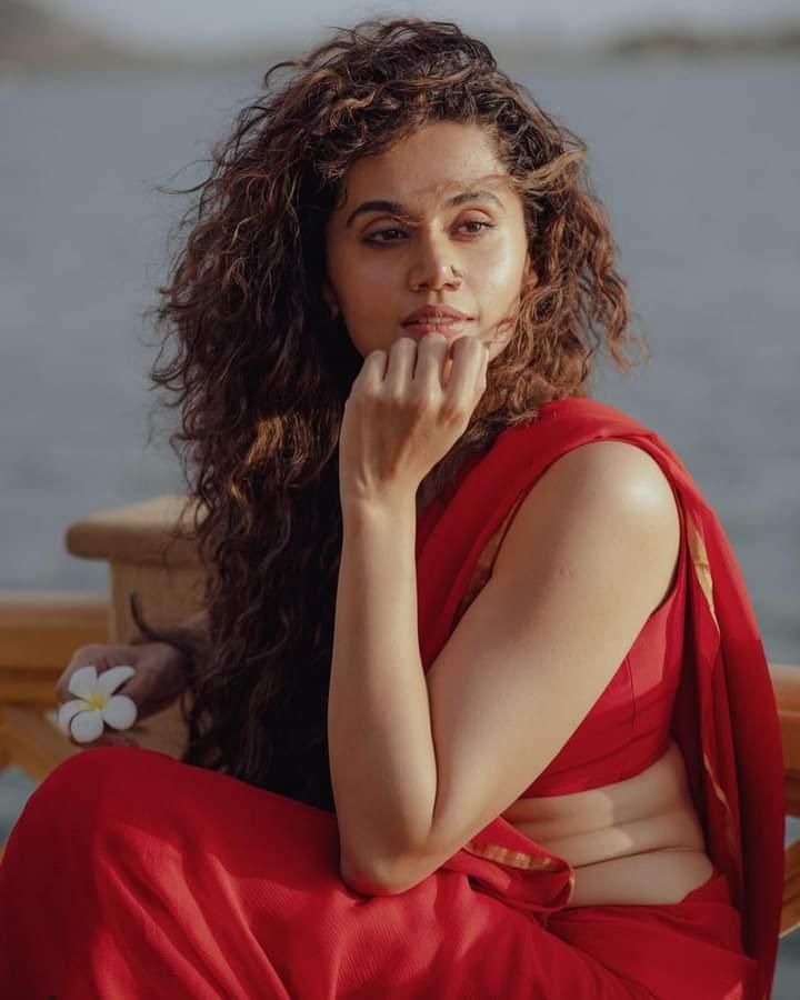 taapsee-pannu-hot-photos
