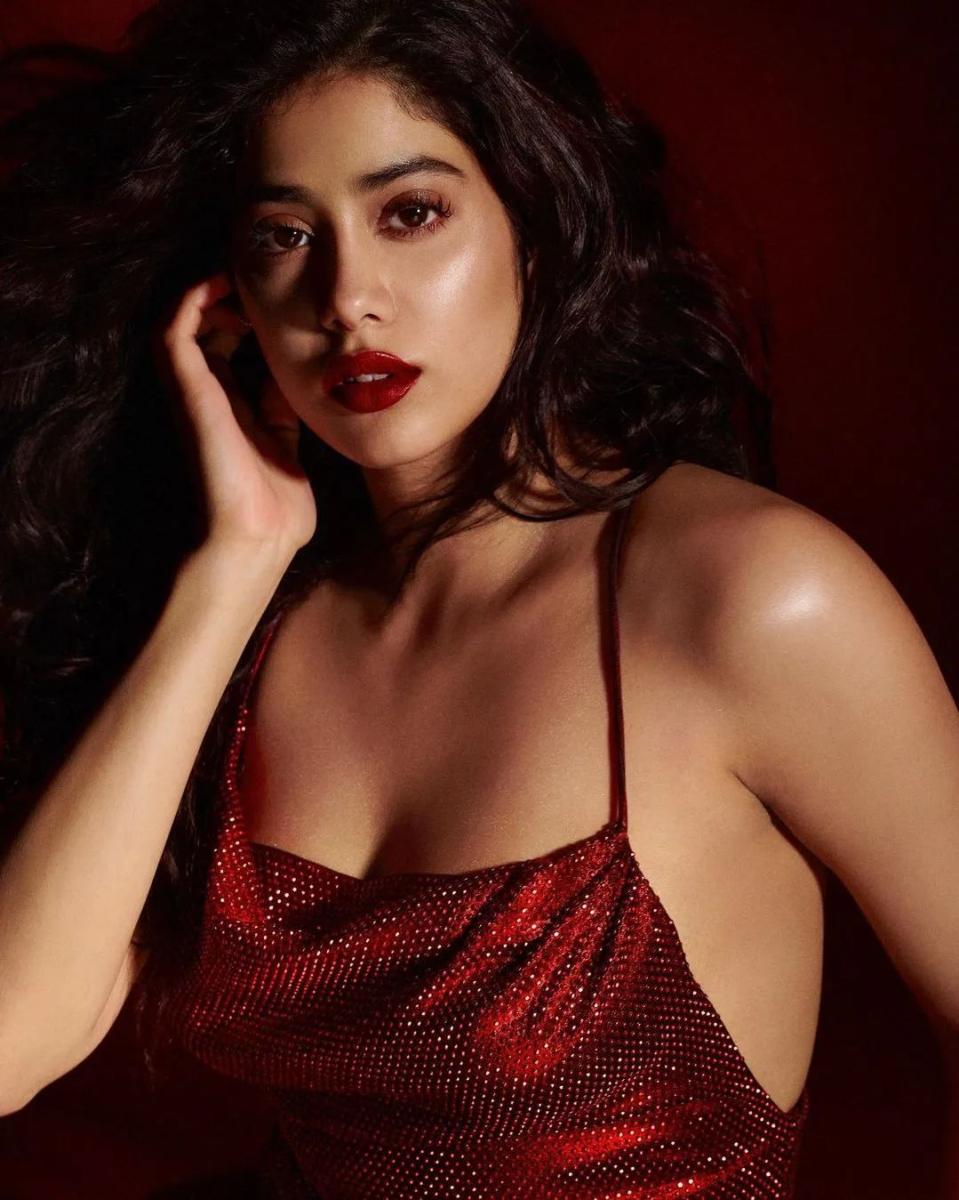 janhvi-kapoor-hottest-photos