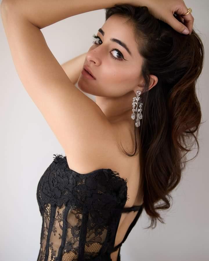 ananya-panday-hot-photos