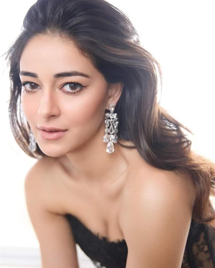 ananya-panday-hot-photos
