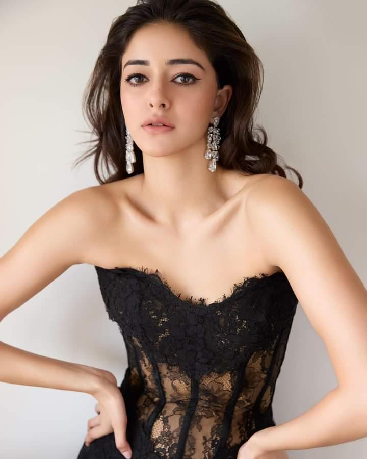 ananya-panday-hot-photos