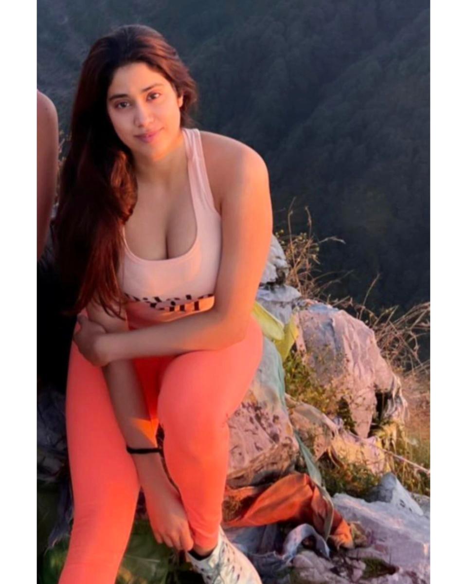 janhvi-kapoor-hottest-photos