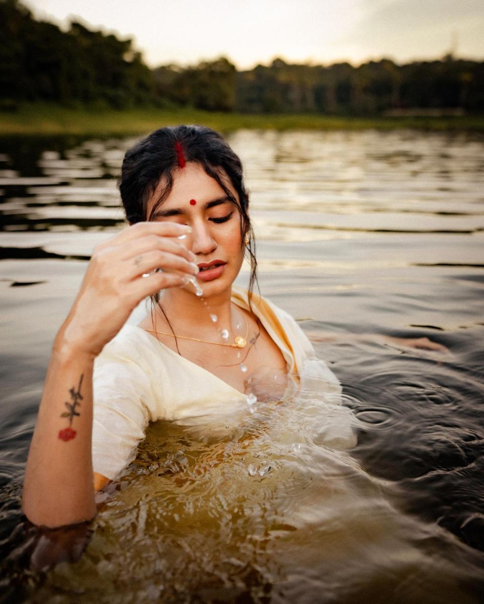 priya-prakash-varrier-new-look-photos