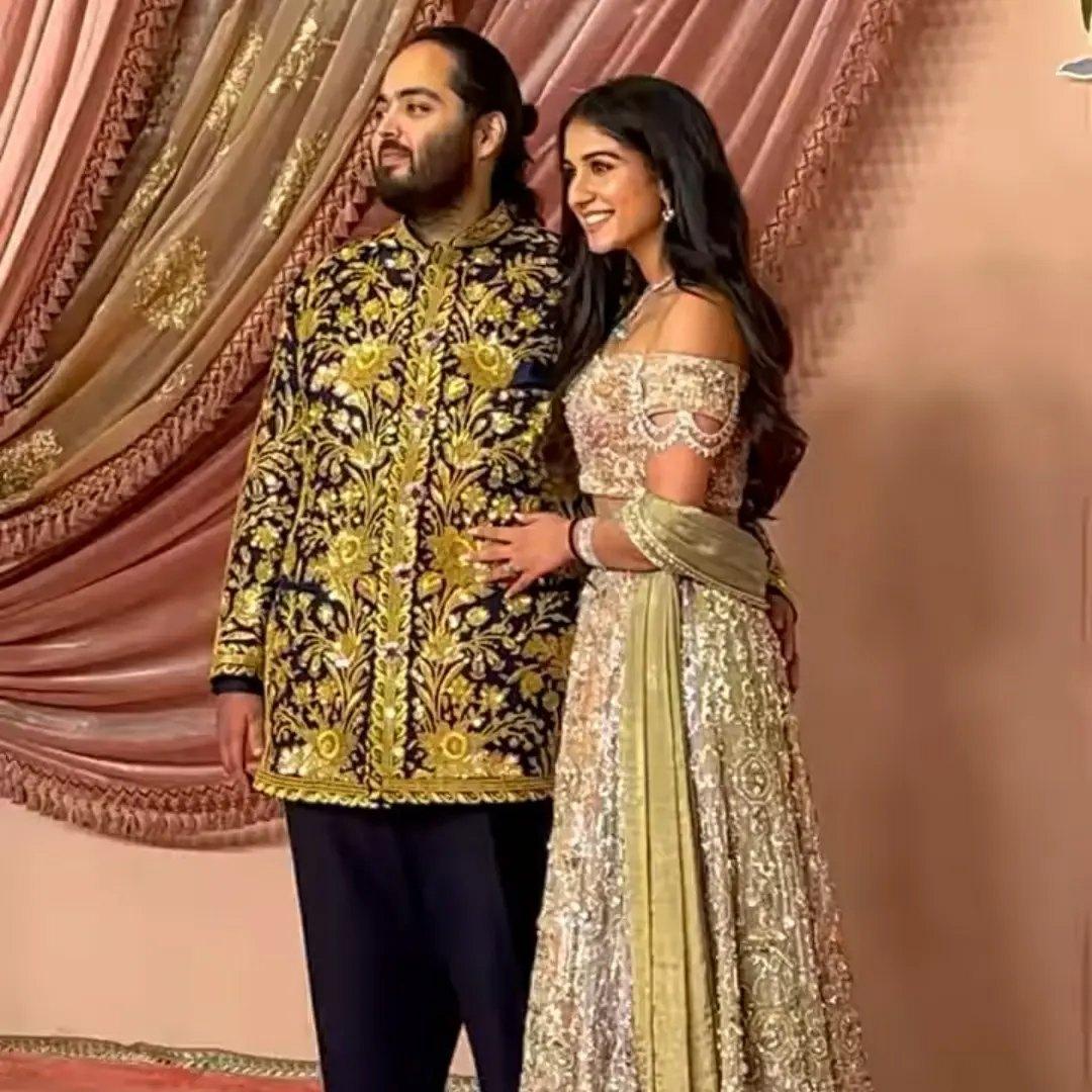 rich-couple-anant-ambani-and-radhika-merchant-photos