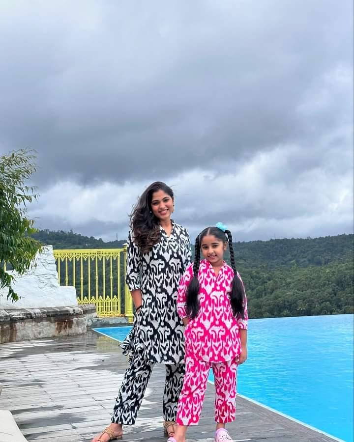 actress-banu-family-photos