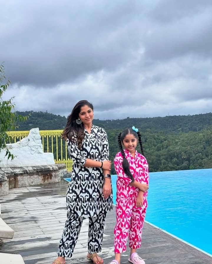 actress-banu-family-photos