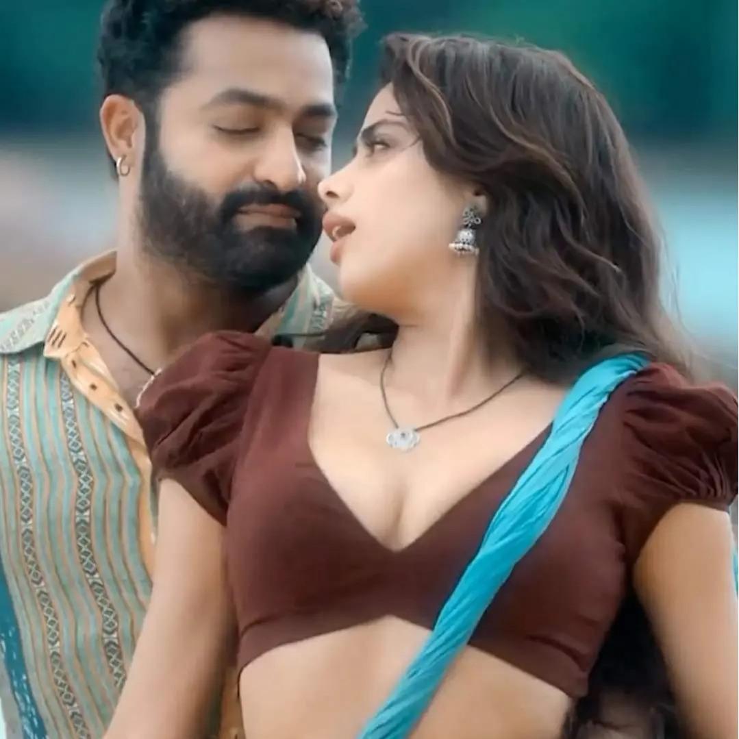 janhvi-kapoor-with-jr-ntr