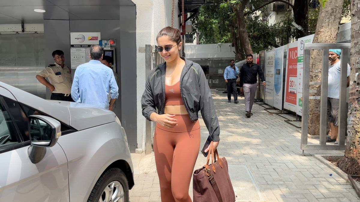 sharvari-wagh-was-spotted-in-bandra-after-her-workout-session