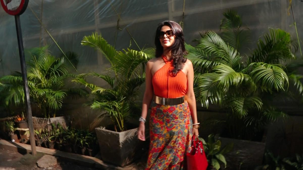 mallika-sherawat-was-spotted-in-andheri-busy-promoting-her-upcoming-film-vicky-vidya-ki-woh-wali-video
