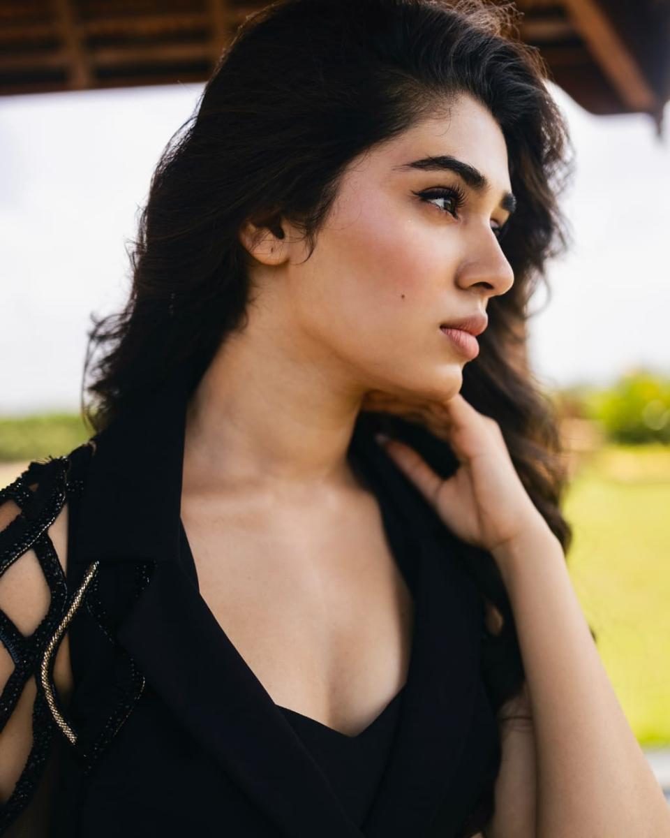 krithi-shetty-hotter-photos