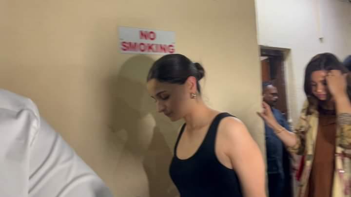 alia-bhatt-snapped-outside-cinema-hall