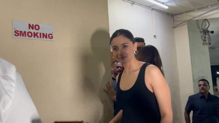 alia-bhatt-snapped-outside-cinema-hall