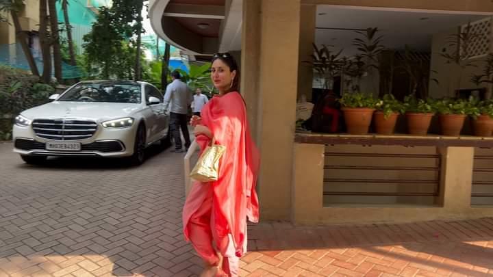 kareena-kapoor-was-spotted-in-bandra-exuding-charm-and-style-kar