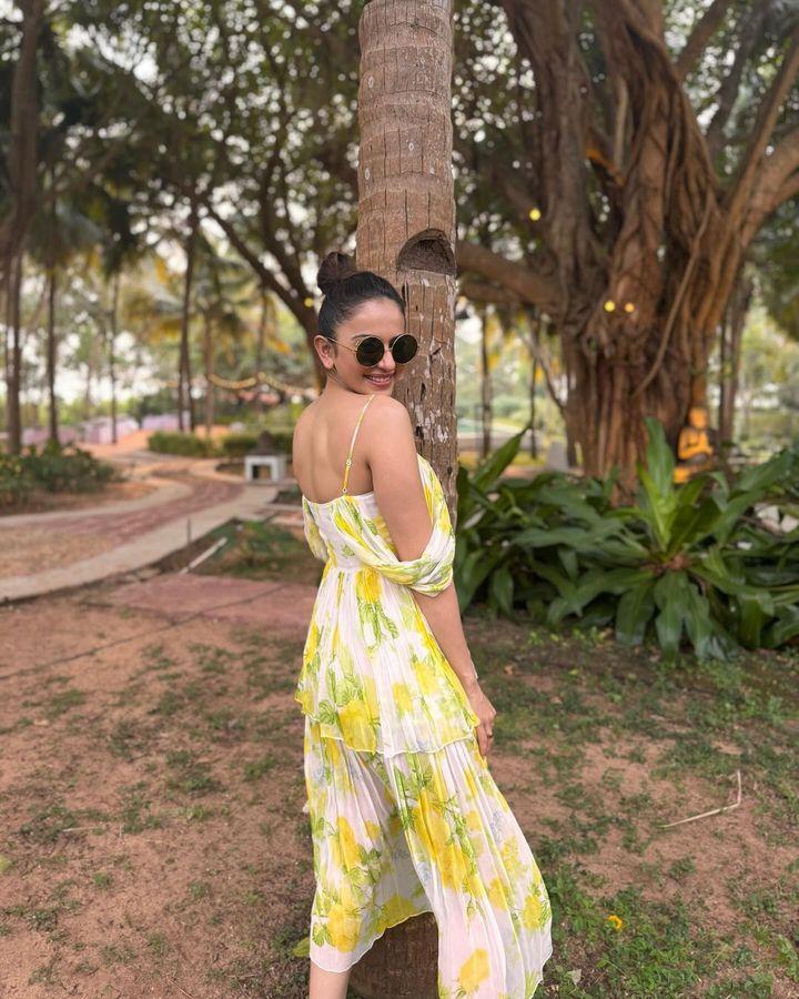 rakul-preeti-maldives-vacation-hot-photos