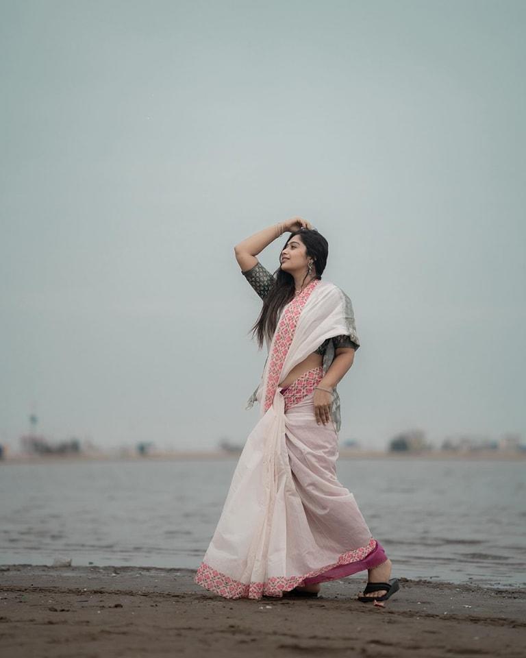 actress-shobana-looking-cute-in-saree