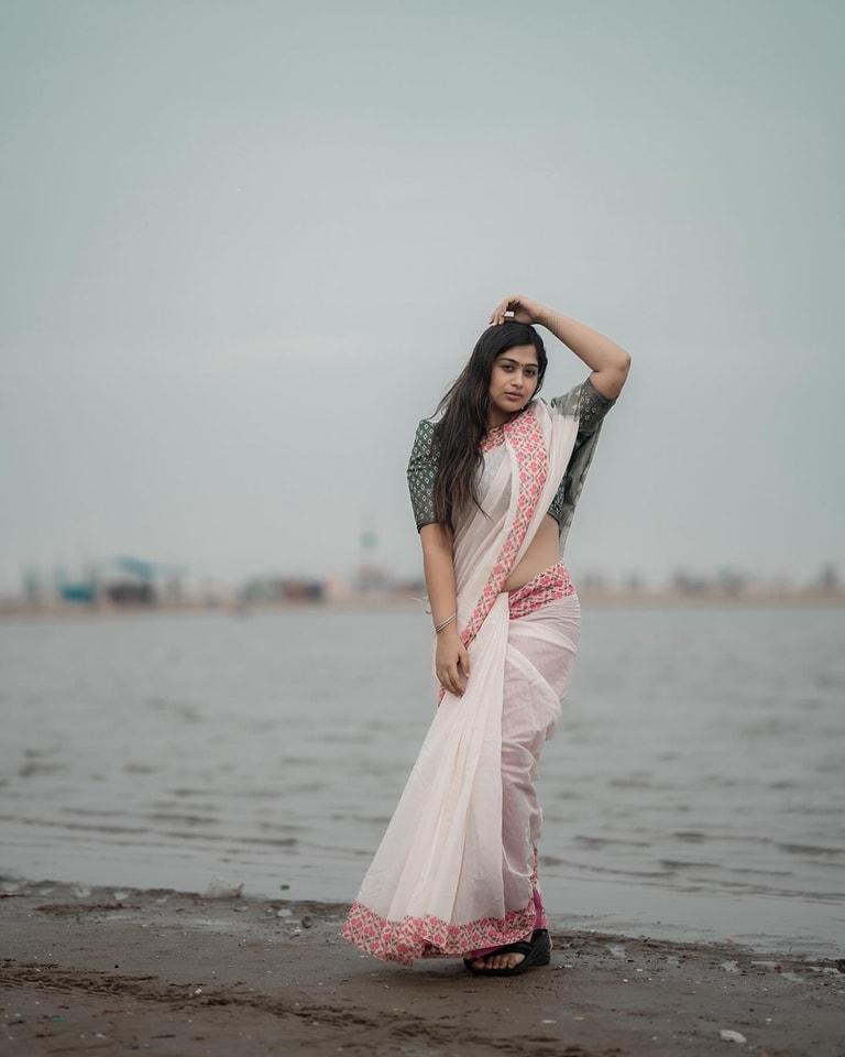 actress-shobana-looking-cute-in-saree