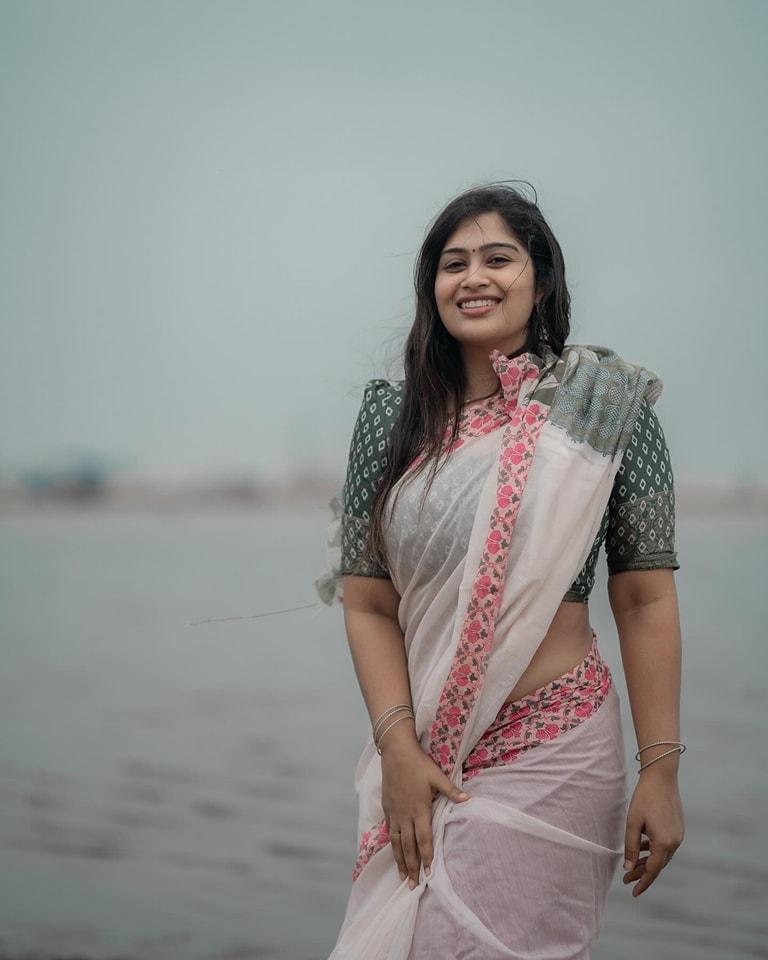 actress-shobana-looking-cute-in-saree