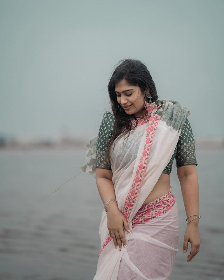 actress-shobana-looking-cute-in-saree