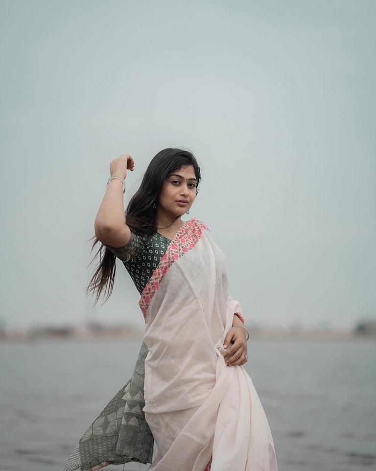 actress-shobana-looking-cute-in-saree