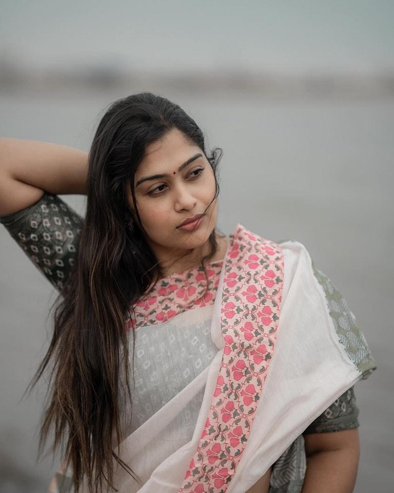 actress-shobana-looking-cute-in-saree