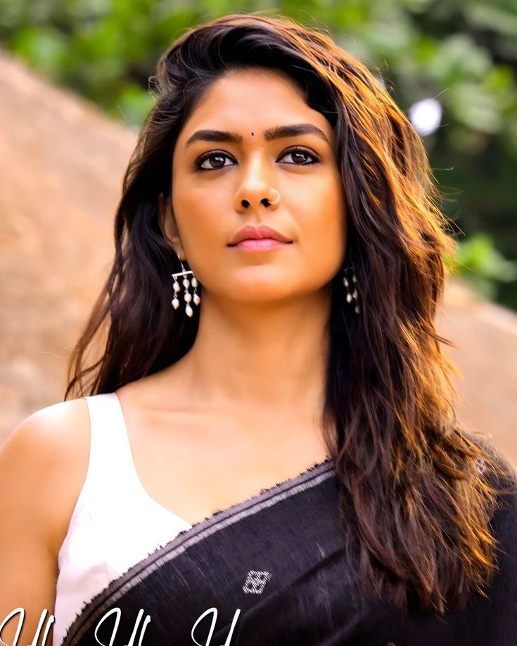 actress-mrunal-thakur-saree-look