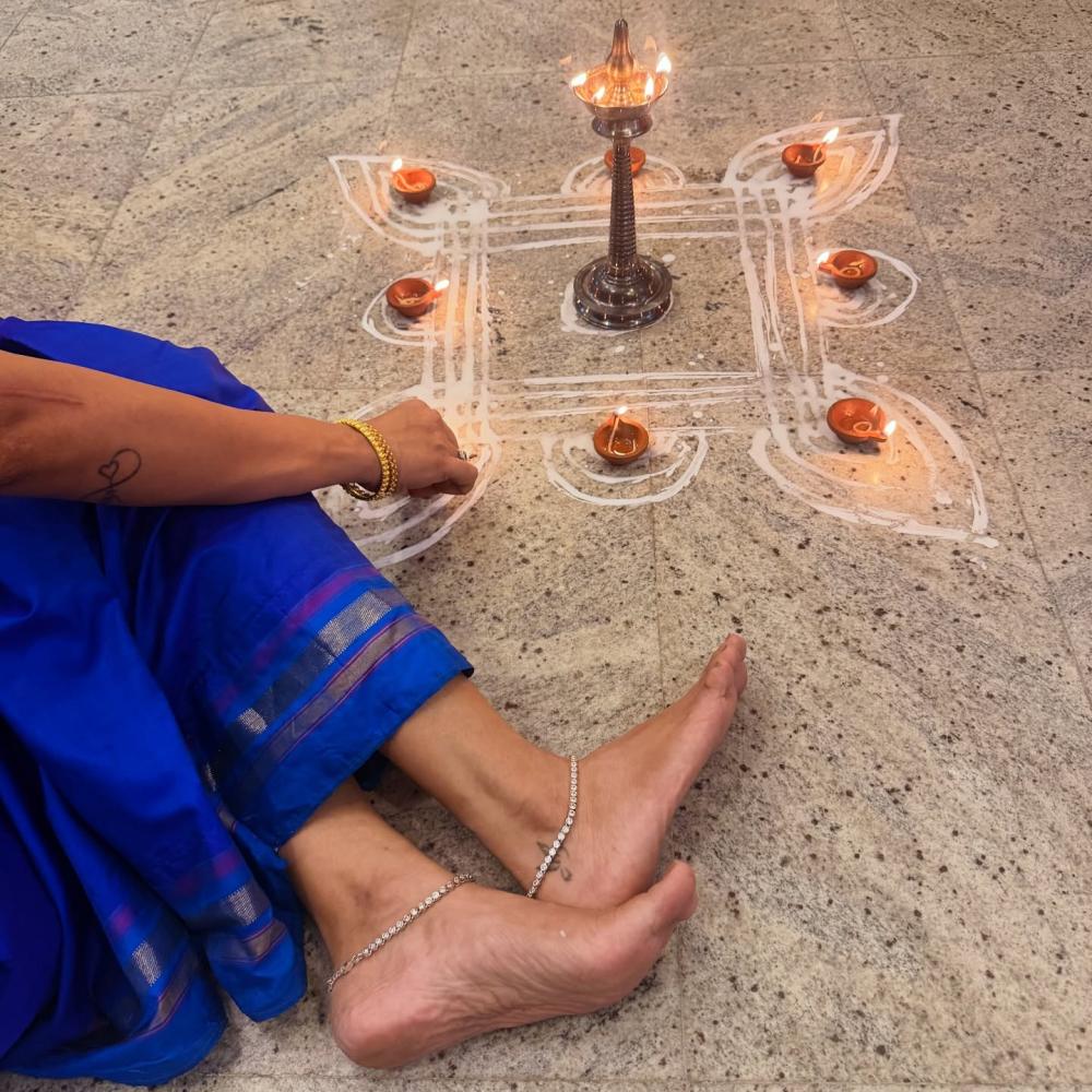 actress-anjana-rangan-karthigai-deepam-wishes