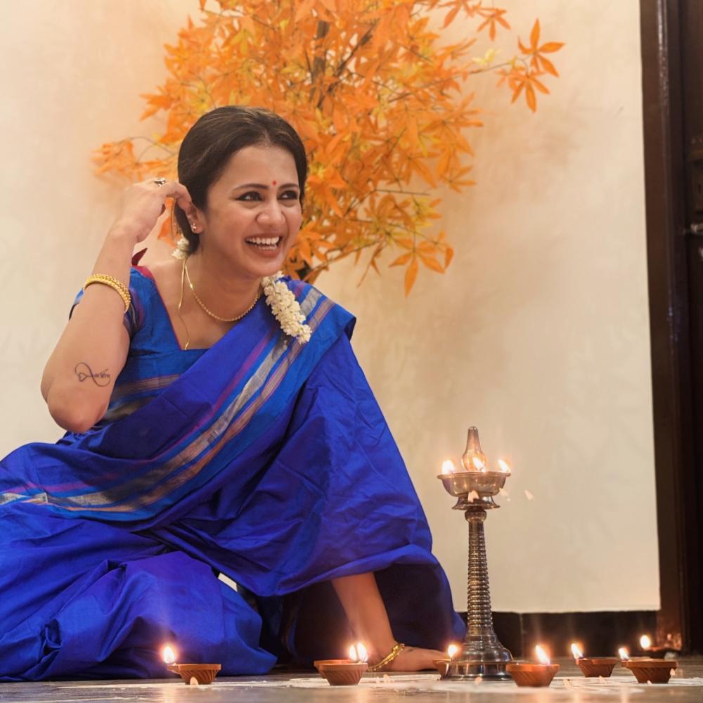 actress-anjana-rangan-karthigai-deepam-wishes