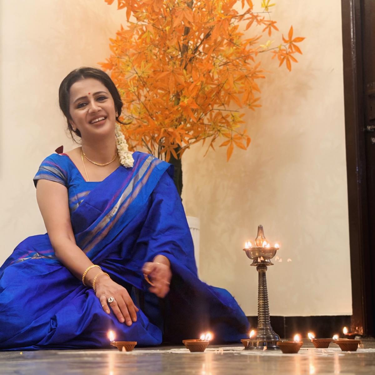 actress-anjana-rangan-karthigai-deepam-wishes