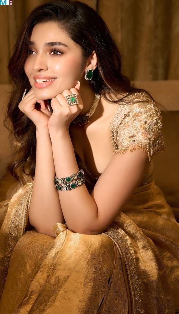 actress-krithi-shetty-photos