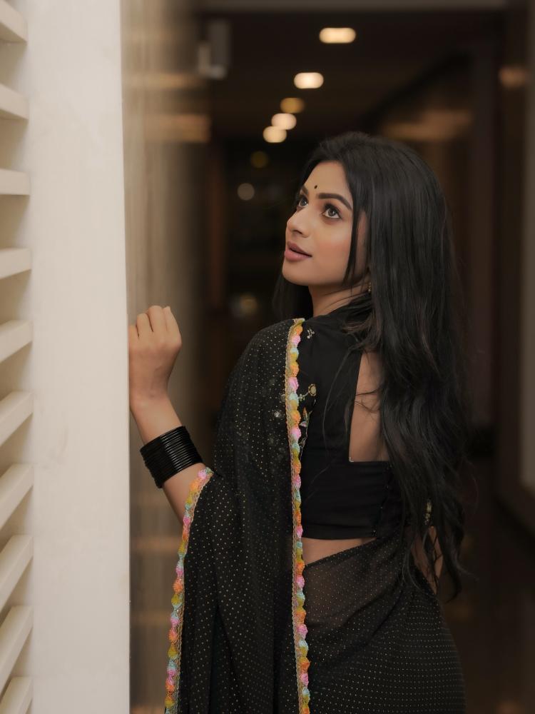 actress-delna-davis-in-saree-look