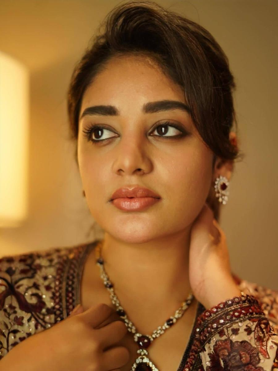 actress-deepshikha-cute-stills