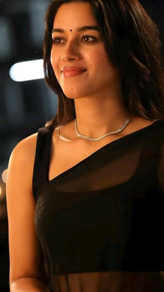 actress-mirnalini-ravi-cute-photos