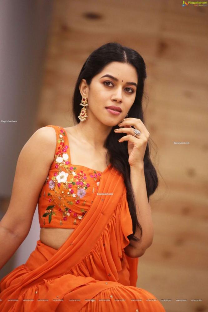 actress-mirnalini-ravi-cute-photos