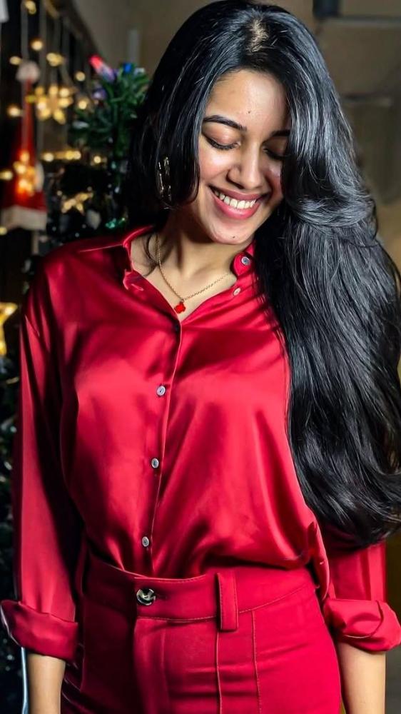 actress-mirnalini-ravi-cute-photos