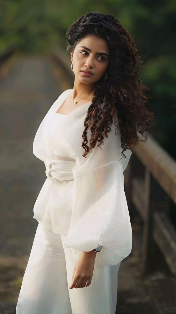 actress-anupama-parameswaran-photos